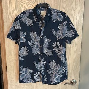 American Eagle Tropical Button Down Shirt